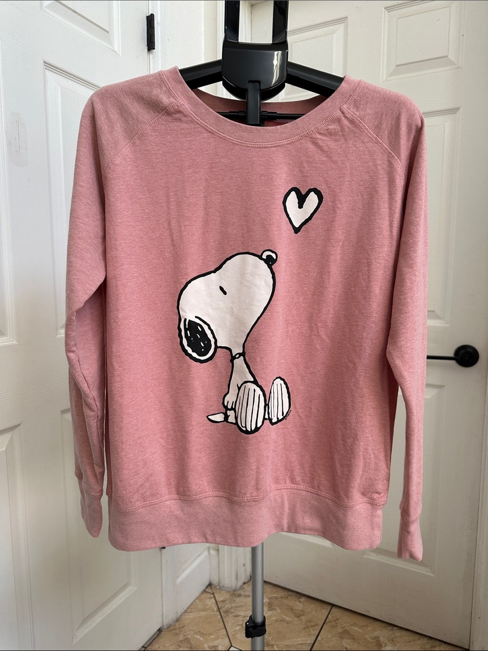 Instant Message Women’s Pink Snoopy Heart Sweatshirt  in Size L